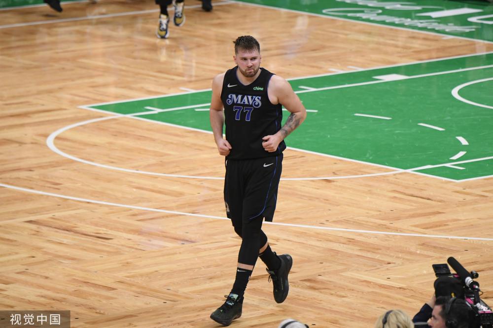 换人在足球 换人在足球